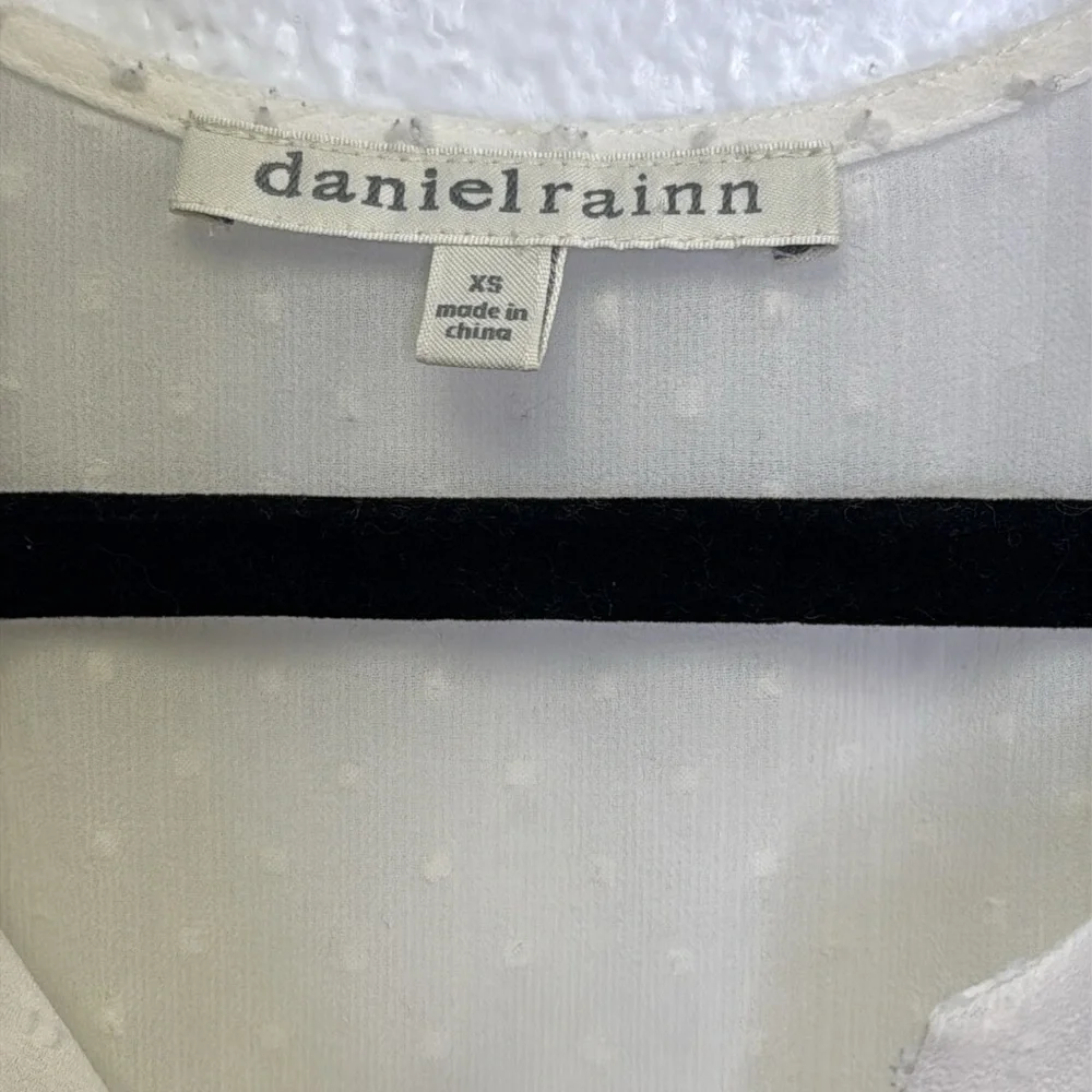 Daniel Rainn Cream V-Neck Blouse - Picture 4 of 9